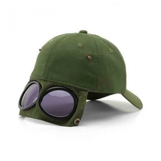 casquette avec lunettes aviateur intégrée
