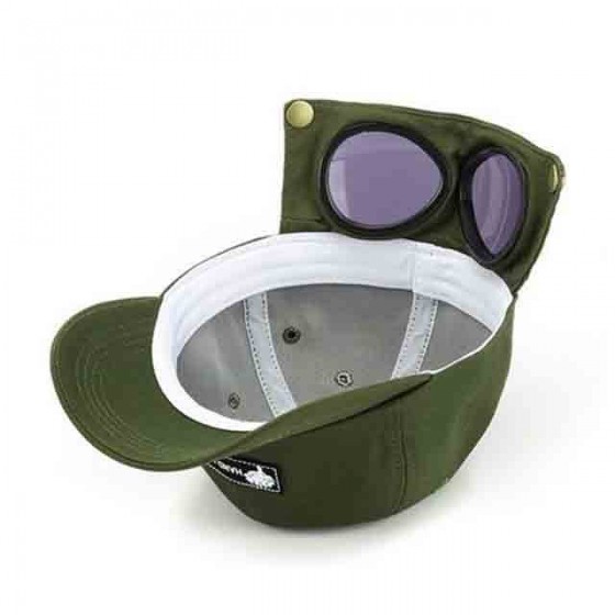 casquette avec lunettes aviateur intégrée